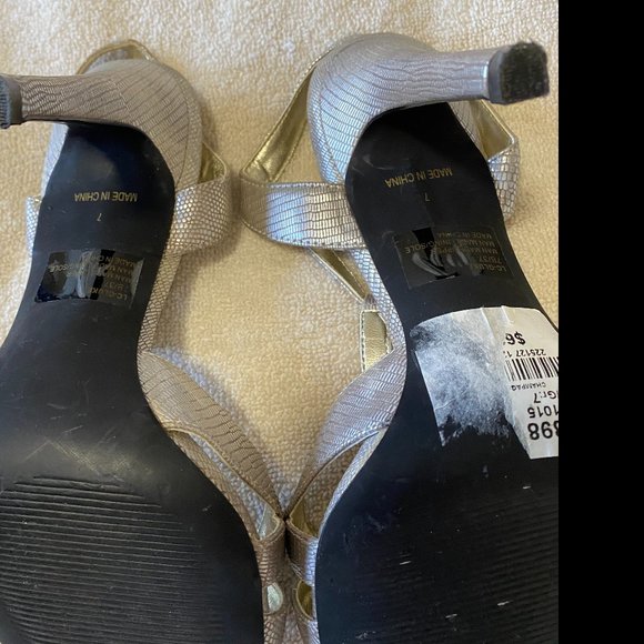 Le Chateau Gold Strappy Shoes - Picture 6 of 9